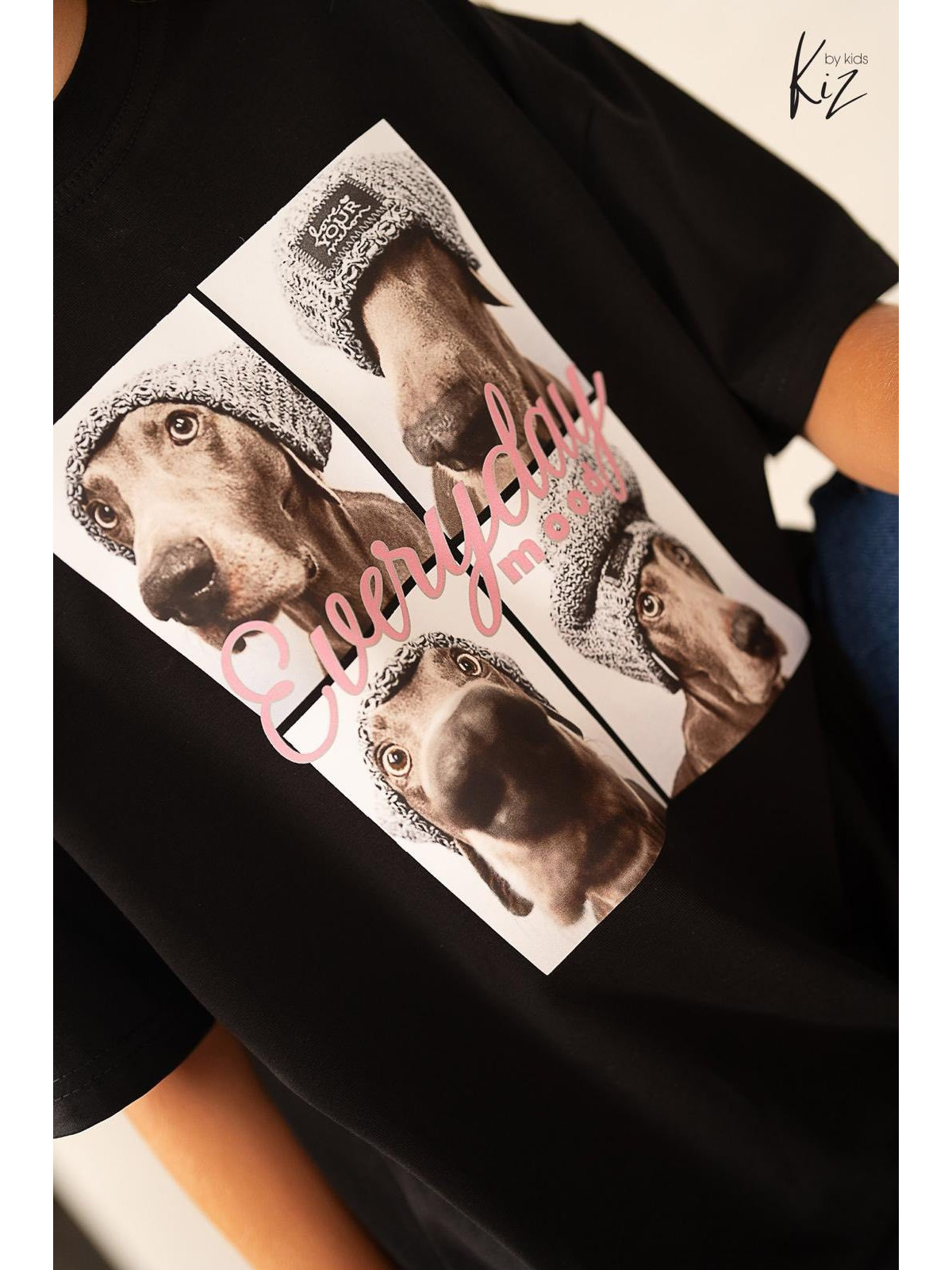 T-shirt czarny piesek z czapką na głowie Kiz by Kids