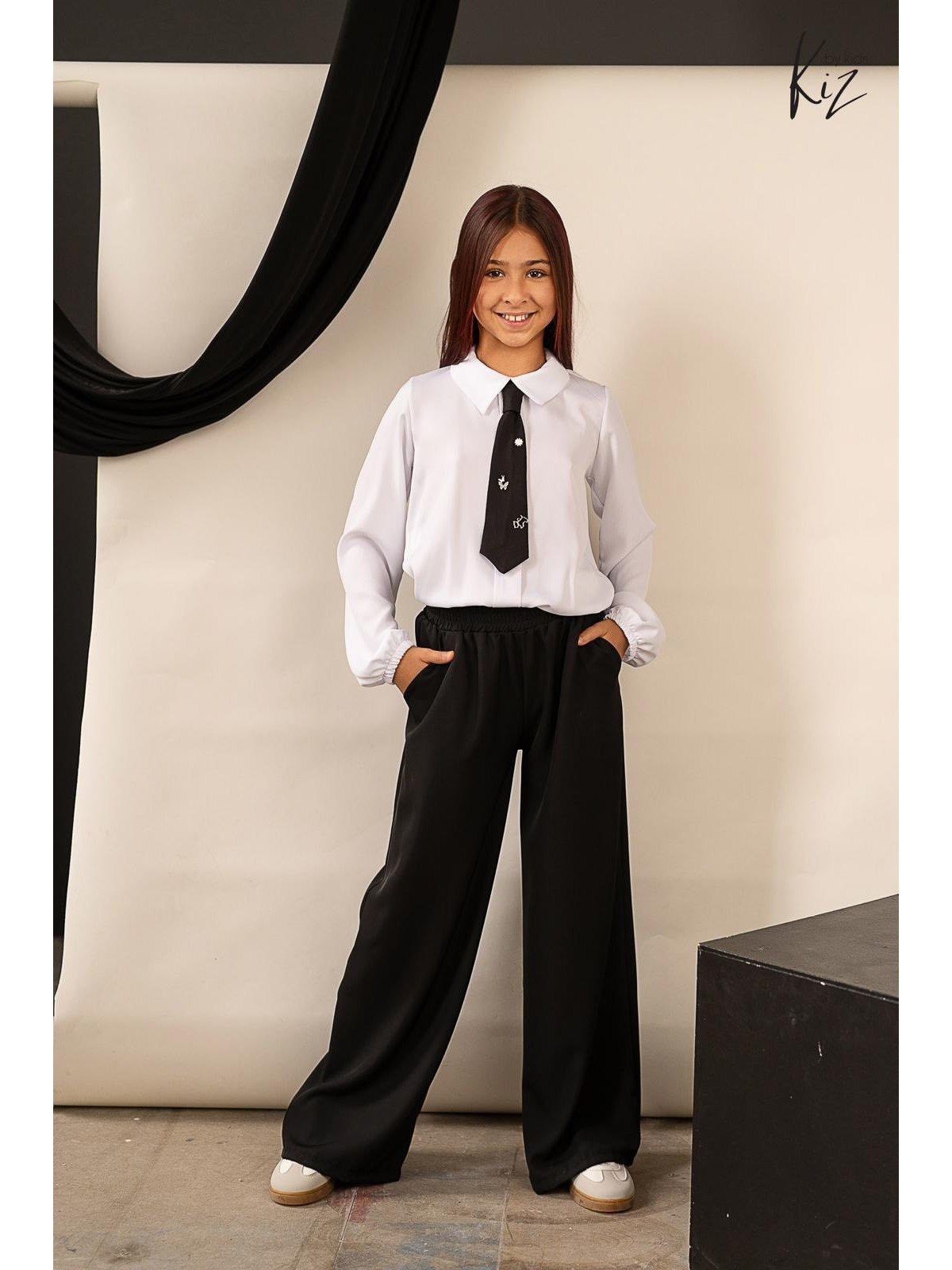 Spodnie czarne z tkaniny szerokie i luźne Kiz by Kids