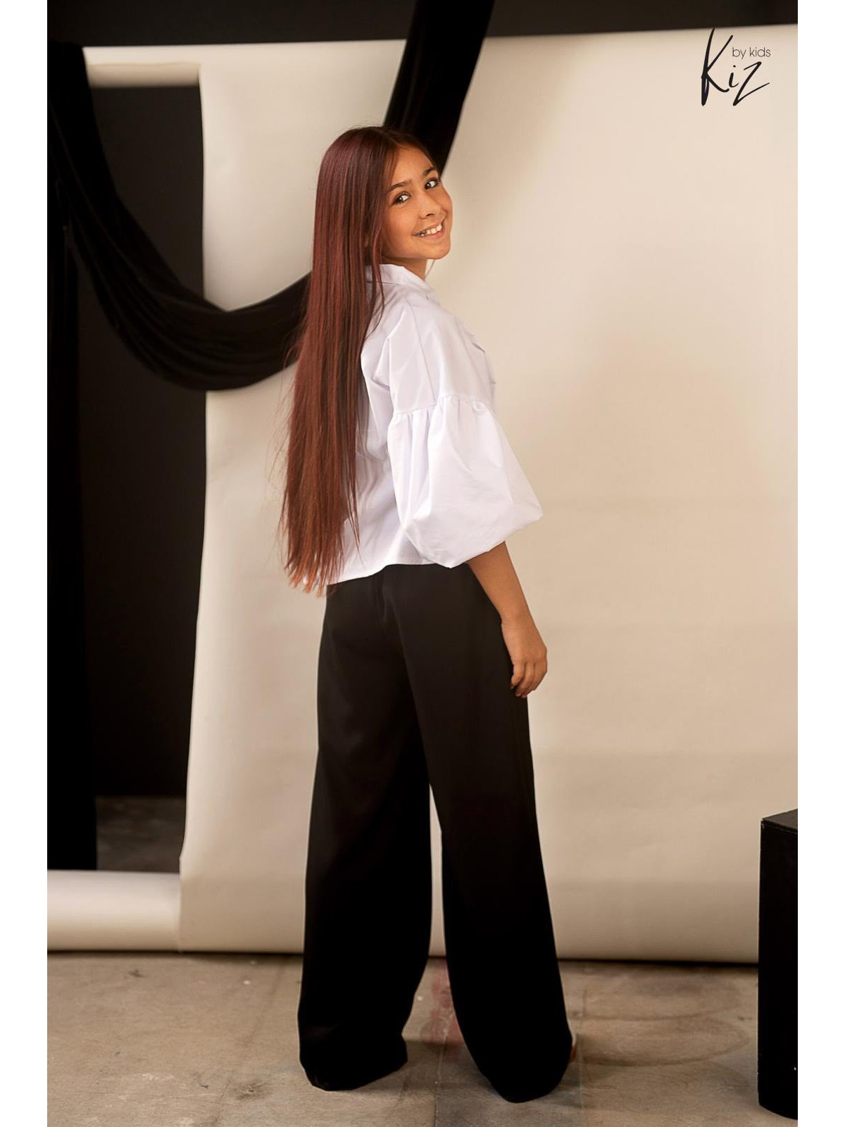 Spodnie czarne z tkaniny szerokie i luźne Kiz by Kids