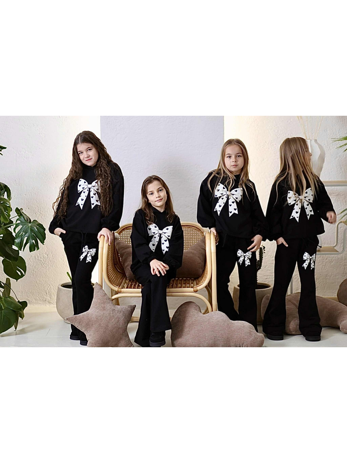 Czarna bluza z kapturem i kokardą Qba Kids